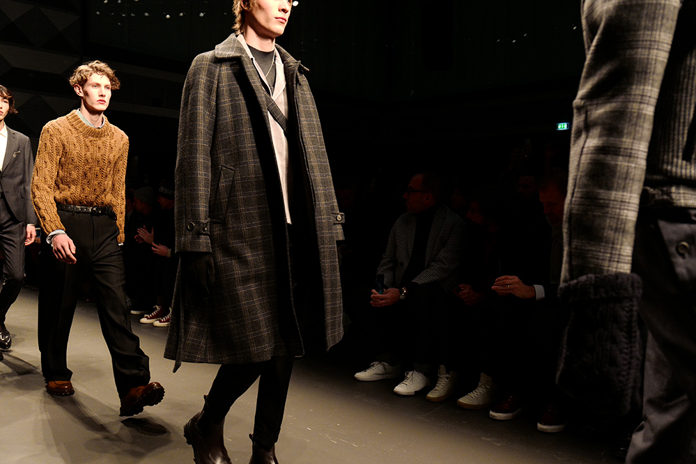 Finale at the Salvatore Ferragamo autumn/winter 2017 presentation (Photo by Calvin Wang)
